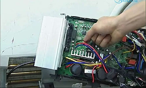 阜康美的空调电话是多少