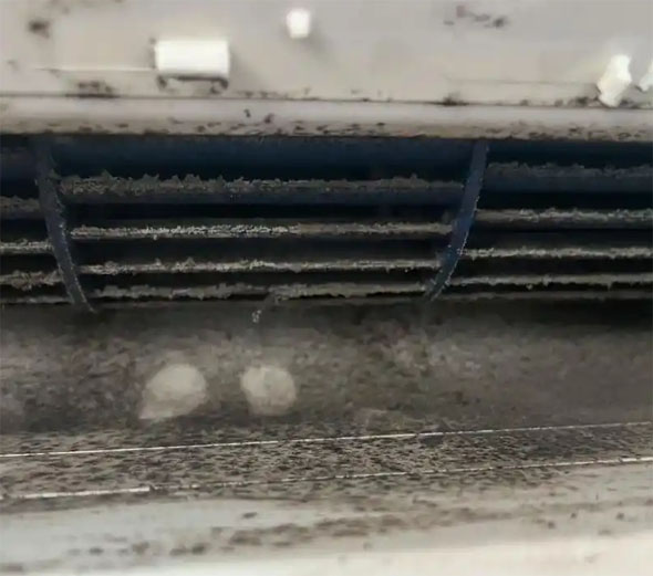 阜康空调吹的风有股烧焦味是怎么回事